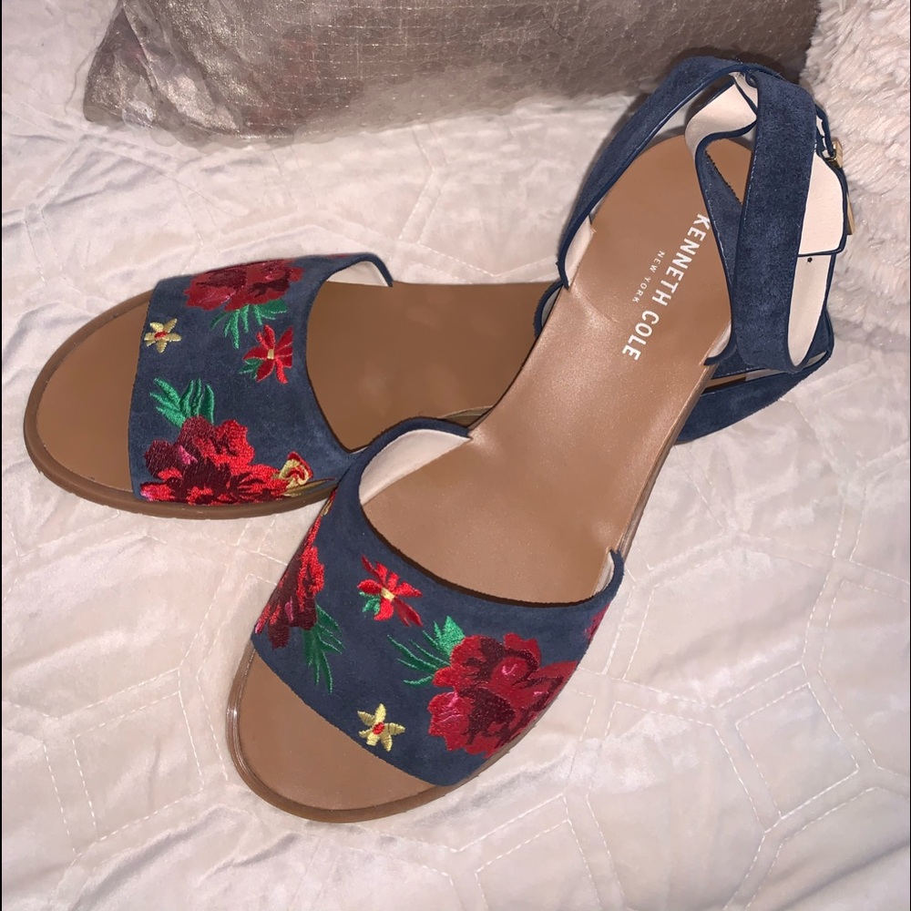 Kenneth Cole sandals size 9